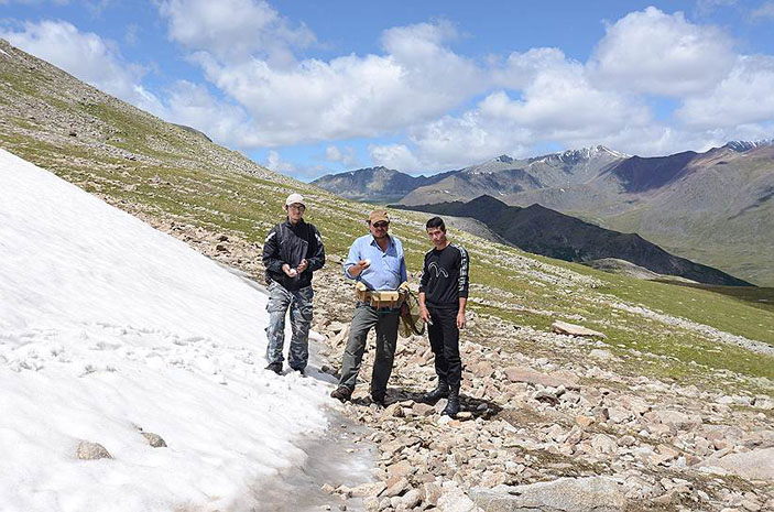 В верховьях реки Елт-Гол в Западной Монголии. Фото: Александр Фомичев  («Коммерсантъ Наука» №6, сентябрь 2017)
