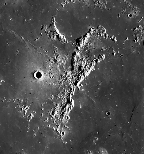 Рифейские горы на Луне