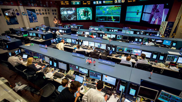 NASA, центр управления полетами («Популярная механика» №12, 2015)
