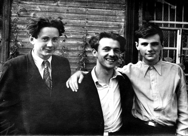 Анатолий Абрамович, Леонид Никольский, Андрей Зализняк (в 16 лет в 1951 году). Фото из архива  А. А. Зализняка