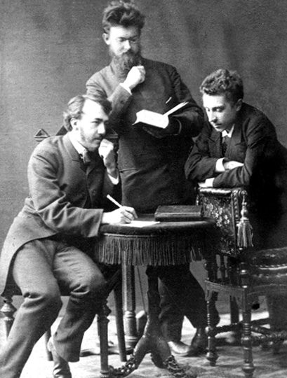 Рис. 1. Фото после сдачи экзамена Д.И. Менделееву. Слева направо: A.Краснов, B.Вернадский, Е.Ремизов