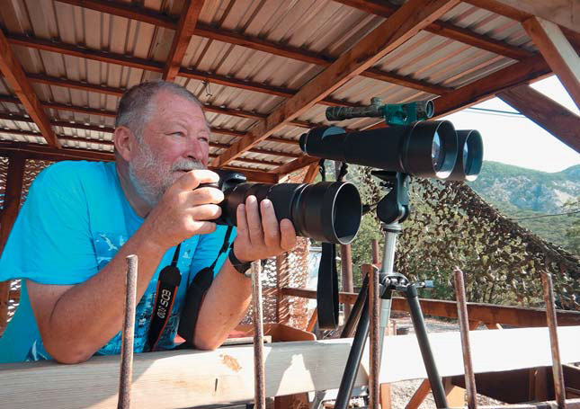 А. В. Агафонов с фотокамерой  («Природа» №3, 2019)