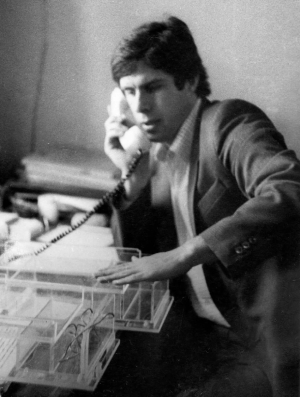 Е. В. Ананьев в своем кабинете. ИОГен, 1984–1986 годы