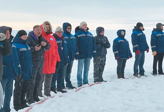 Участники экспедиции на Северном полюсе («Природа» №11, 2018)