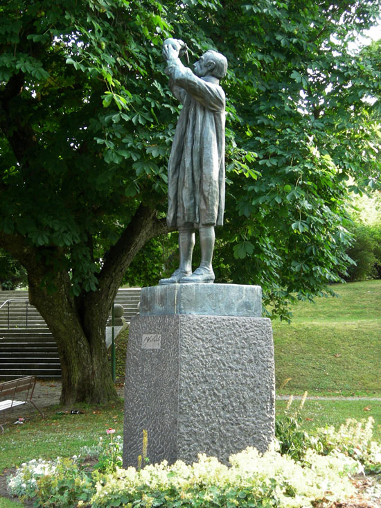 Памятник Шееле в Чёпинге