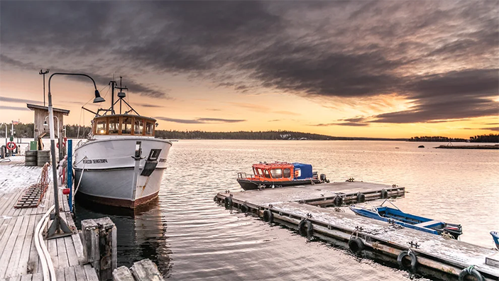 Научное судно биостанции Профессор Зенкевич