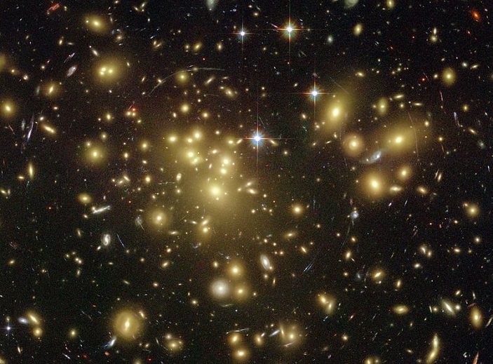 Abell 1689 (обнаружение темной материи)