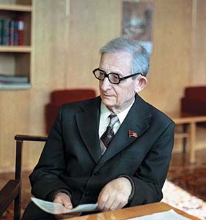 Ю. Б. Харитон — ученик Э. Резерфорда, ставший позже одним из руководителей советского атомного проекта
