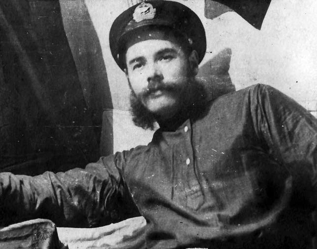 И. Д. Любимов на краболовном судне («Природа» №7, 2020)
