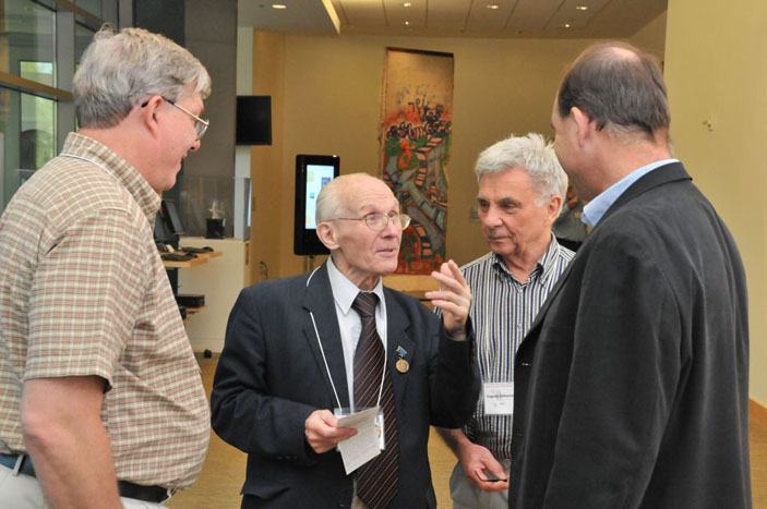 Юрий Арцутанов на конференции ISEC 2010 («Троицкий вариант» №2, 2019)