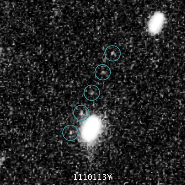 Пять изображений 2014 MU69 (обозначены кружочками) на фоне звезд
