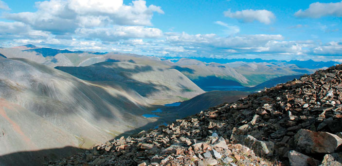 Горный массив в верховьях р. Китой («Наука из первых рук» №5–6(90), 2020)