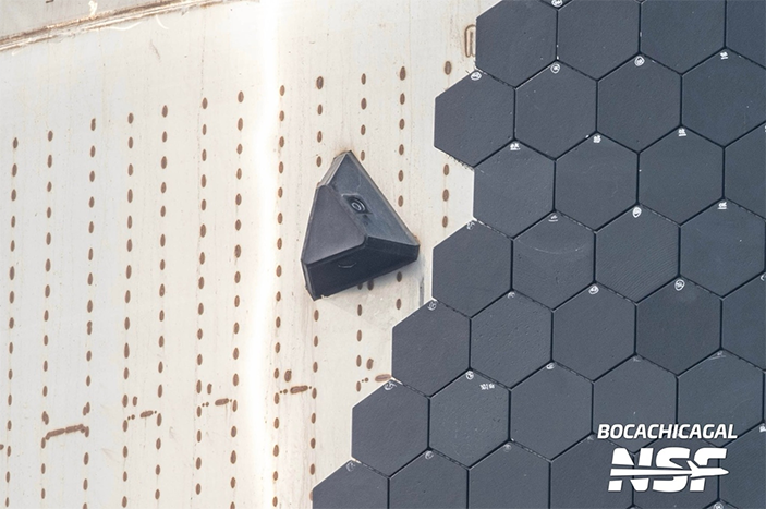Та самая камера, с которой транслировалась завершающая картинка входа Starship 