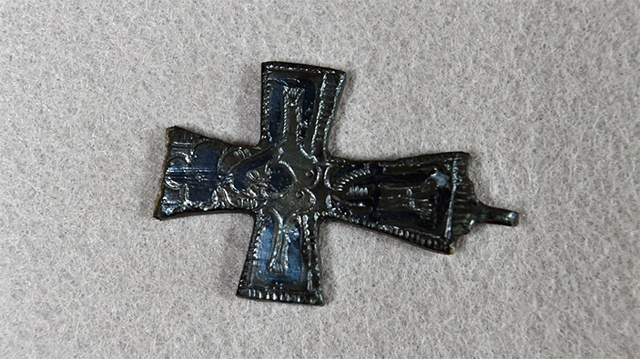 Створка энколпиона с черневым изображением Распятия 