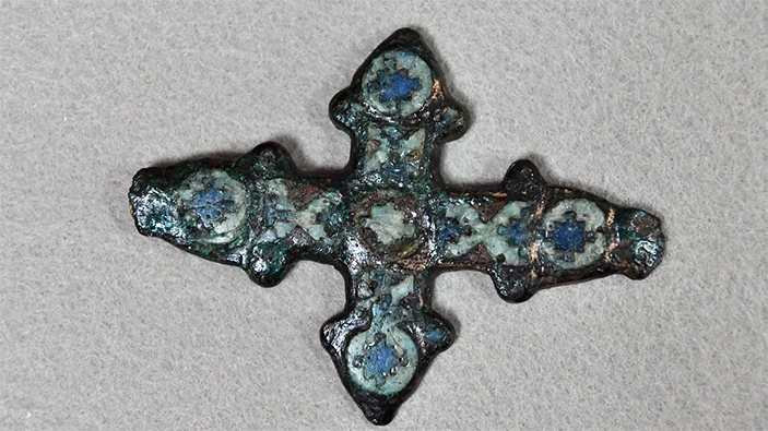 Створка энколпиона с эмалевым декором