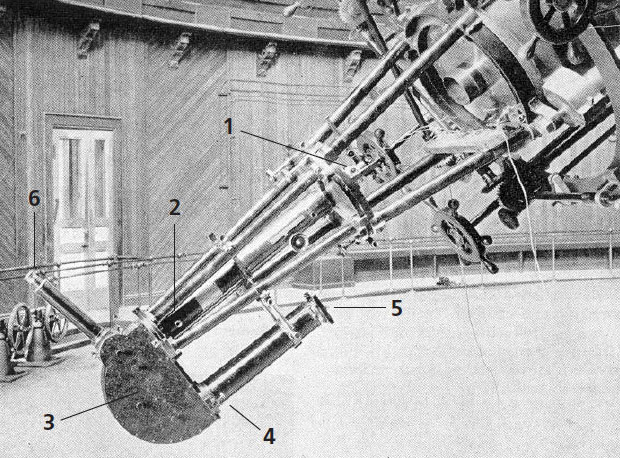 Рис. 4. Трехпризменный щелевой спектрограф, установленный на окулярной части рефрактора Ликской обсерватории («Природа» №3, 2017) 