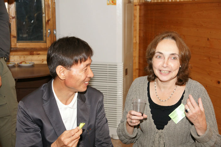 Елизавета Бонч-Осмоловская c коллегой («Троицкий вариант» №5, 2021) 