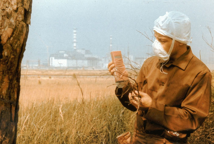 Автор на поиске радиоактивных частиц на Западном радиоактивном следе, 1990 год