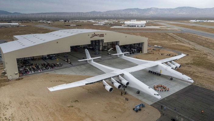 Самолет Stratolaunch Systems — самый большой в мире 
