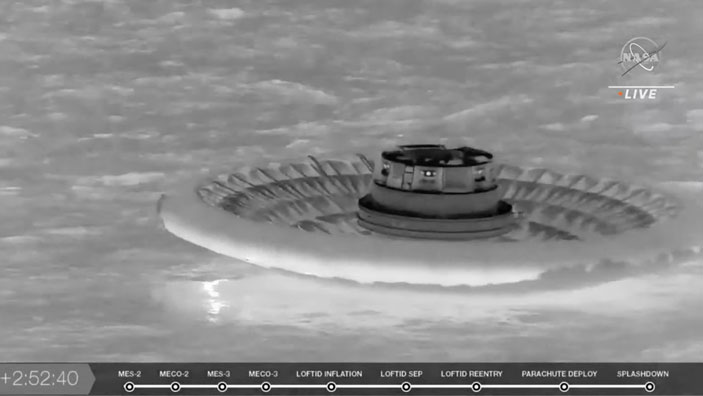 Тест системы LOFTID 10 ноября 2022 года. Момент приводнения надувной конструкции Aeroshell