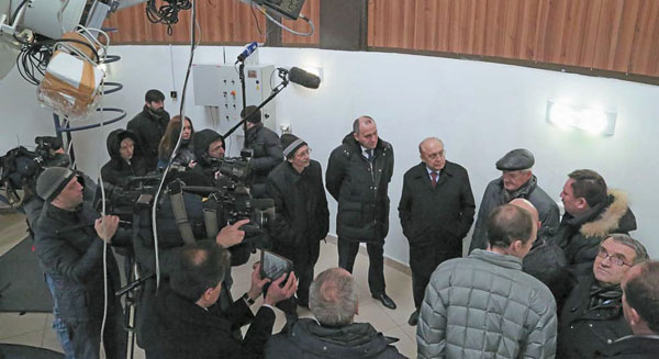 В башне 2,5-метрового телескопа. Р. Б. Темрезов, В. А. Садовничий и А. М. Черепащук («Природа» №3, 2015)