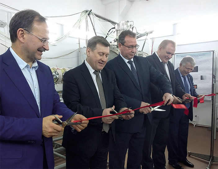 Торжественная церемония запуска экспериментальной установки СМОЛА («Наука из первых рук» №5–6(76), 2017)