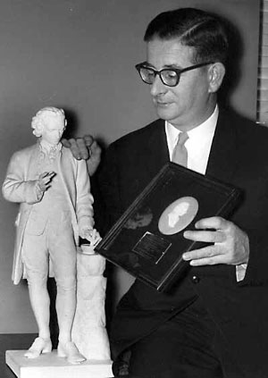 Вудворд за свою работу получает премию Пристли («Квантик» №5, 2021)