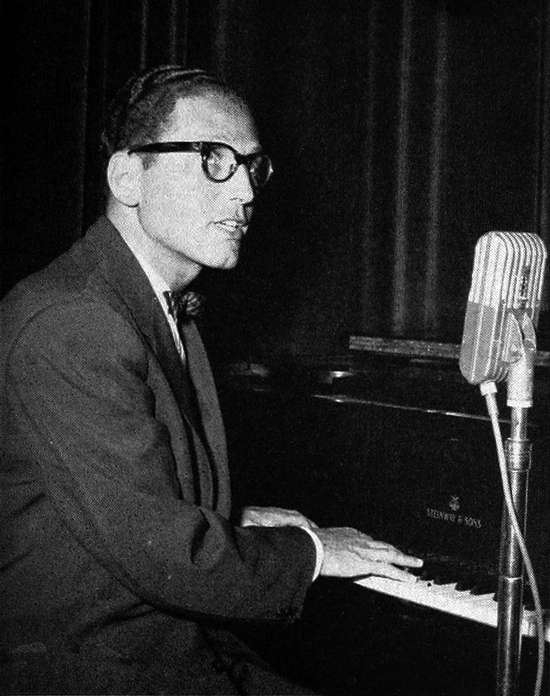 Том Лерер выступает в Калифорнийском университете в Лос- Анджелесе, 1960 год