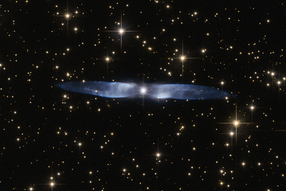 Ледяные крылья туманности <nobr>Hen 2-437</nobr>