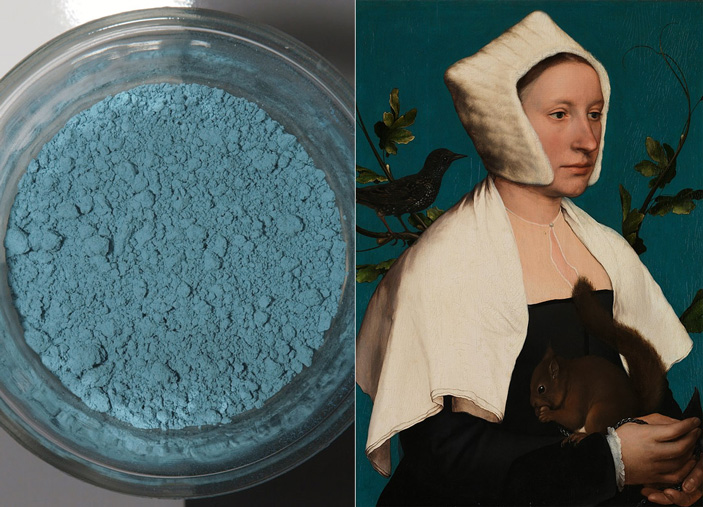 Слева — растертый азурит для использования в качестве пигмента. Справа — картина немецкого художника Ганса Гольбейна «Портрет дамы с белкой», ок. 1526–8, Лондонская национальная галерея. Фон картины написан краской на основе такого пигмента