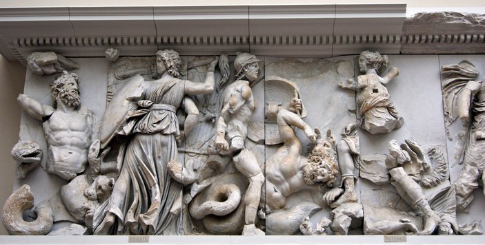 Сцена борьбы олимпийских богов с гигантами