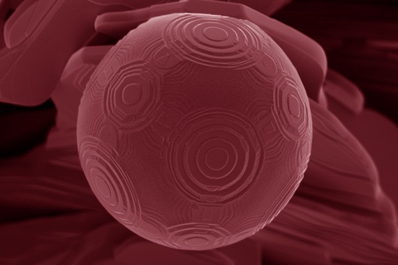 Серебряный шарик в керамике