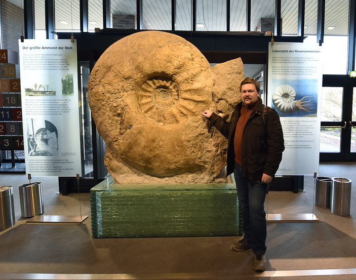 Аммонит с автором