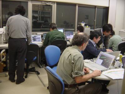 Хаябуса, ЦУП, операторская номер 1 (фото с сайта www.isas.jaxa.jp)