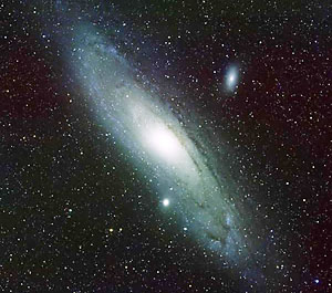 У большой спиральной галактики M31 (Туманность Андромеды) теперь известно уже 15 галактик-спутников (Фото: W Schoening/V Harvey/REU/NOAO/AURA/NSF).
