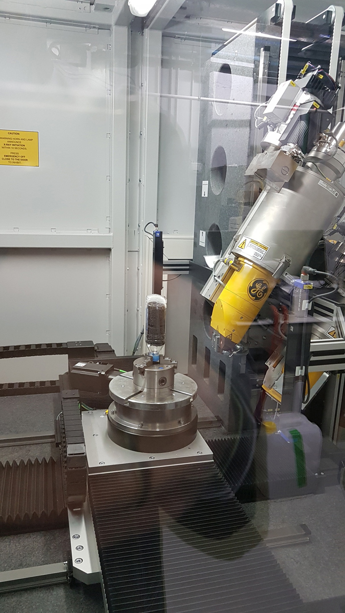 Рис. 4. Для изучения остатков триасового ихтиозавра с острова Котельный использовали томограф