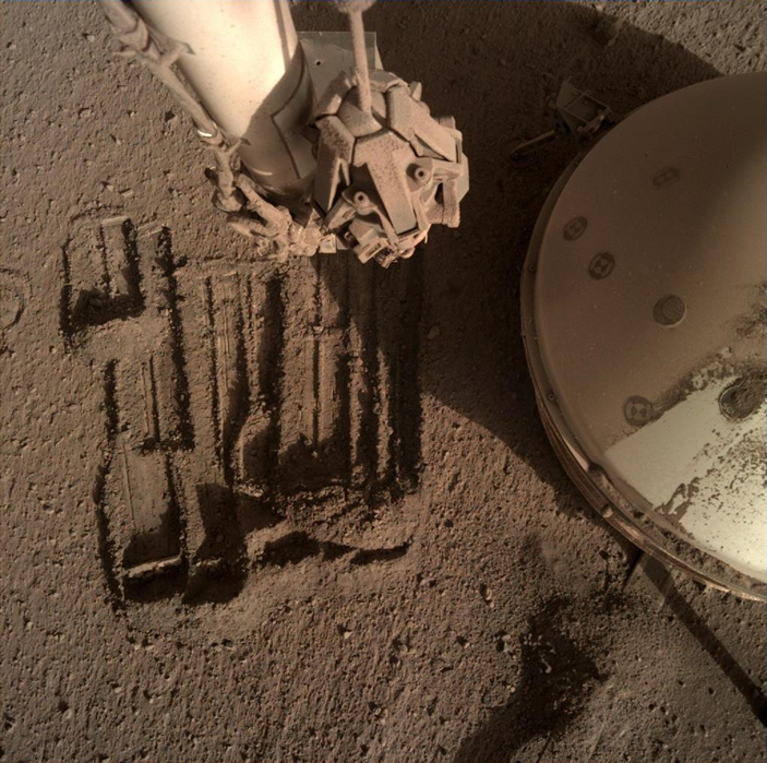 Рис. 12. Фотография, сделанная аппаратом InSight 2 сентября 2021 года