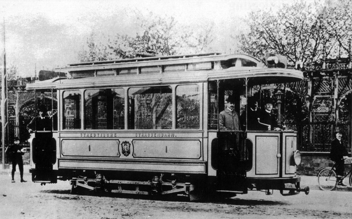 Первый трамвай Франкфурта, 1900 г. На крыше установлены маршрутные огни