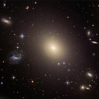 Эллиптическая галактика ESO 325-G004