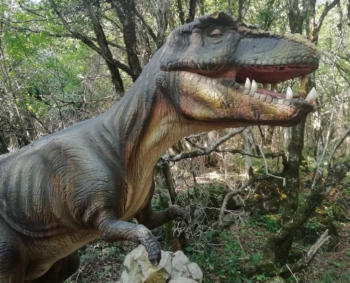 Грустный тираннозавр