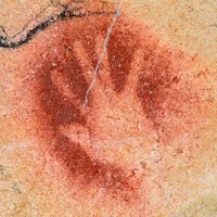 Рисунок руки в пещере Шове