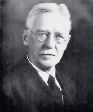 Американский морской биолог Петер фон Вильсон (1863-1939) обнаружил свойство сращивания тканей. В 1907 году он проводил эксперименты на морских губках и наблюдал, как отдельные измельчённые кусочки морского животного сращивались в единый организм. Фото: университет Северной Каролины, США (University of North Carolina)