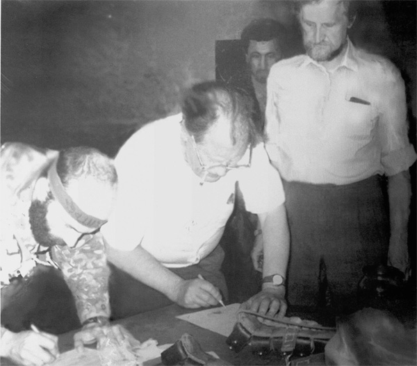 Больница в Буденновске, 1995 год. Басаев, Ковалёв, Рыбаков. Подписание Соглашения о прекращении войны и освобождении заложников
