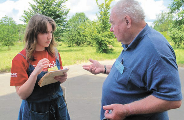 Александр Александрович Кириллов отвечает на вопросы юных математиков после лекции