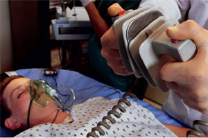 Для того чтобы не начинать лечение или его прекратить, пациентом должна быть высказана предварительная воля, если же он не в состоянии сделать это, решение могут принять его родственники (фото с сайта www.sciam.ru)