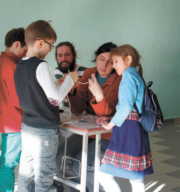 Одна из станций «Лабиринта», посвященная искусству завязывания узлов. Фото А. Чугунова