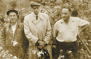 Случайная встреча с любительской фотокамерой. На снимке (слева направо): Яков Борисович Зельдович, Андрей Дмитриевич Сахаров и Давид Альбертович Франк-Каменецкий. Саров, 1952 год. Фото: «Наука и жизнь»