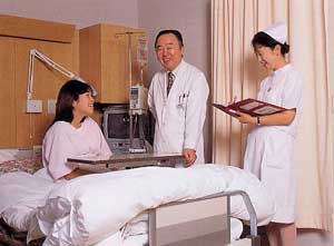 Как бы долго ни испытывалось новое средство на животных, медицина признает его только тогда, когда оно будет опробовано на человеке (фото с сайта www.hospital.shirataka.yamagata.jp)