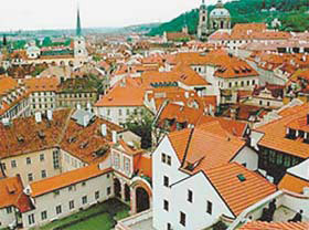 В этом красивейшем уголке Праги в XVI веке находились десятки лабораторий алхимиков. Изображение: «Наука и жизнь»