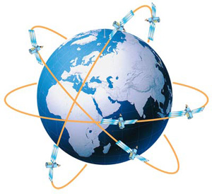 Спутники системы глобальной навигации движутся группами по трём орбитам, расположенным под примерно одинаковыми углами одна к другой. Изображение: «Наука и жизнь»
